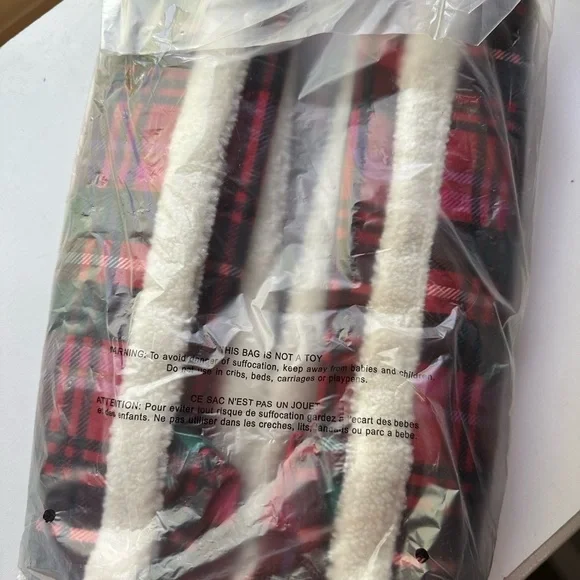 Victoria’s Secret holiday bag New Tote - Picture 3 of 3